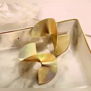 Boutique Gold Geometric Twisted Statement Boho Earrings